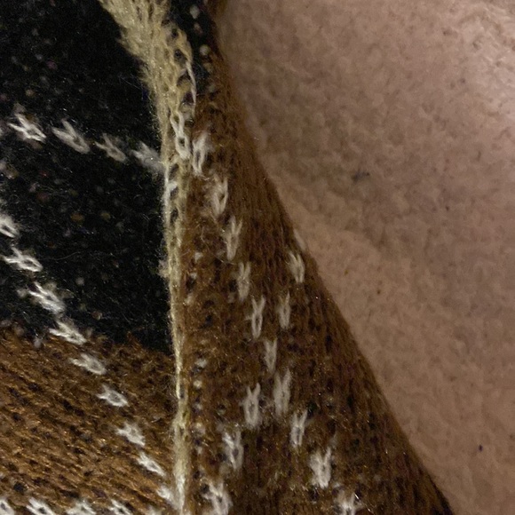 Like new, Argyle sweater Forever 21. SMALL - Picture 4 of 4